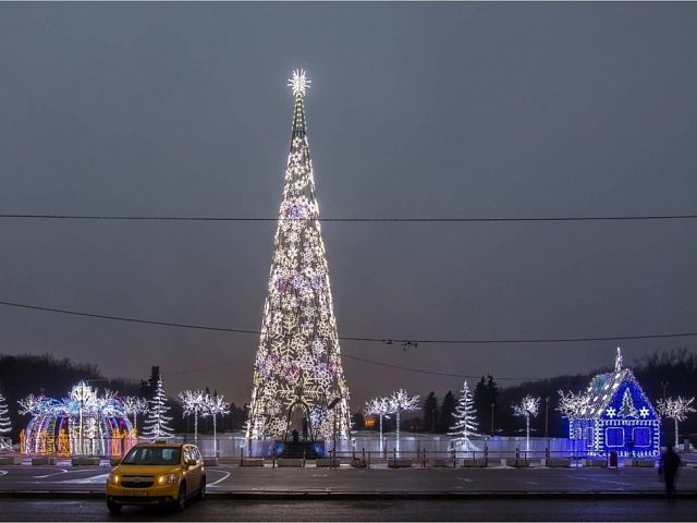 Комплексное оформление площадки на "Воробьевых горах" - "В гостях у сказки". Новый год 2014, изготовитель Мастерская Городских Решений
