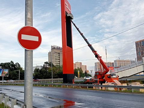 Фото 6 работы «Отдельностоящая рекламная стела с видеоэкраном "LIVE ARENA"»