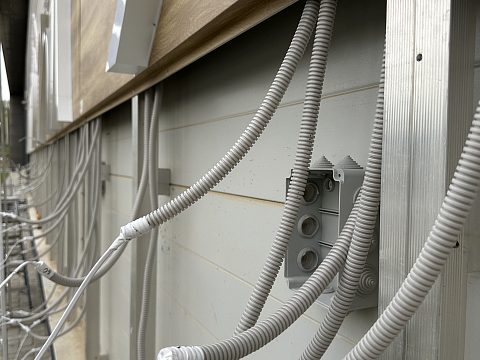 Фото 8 работы «Комплексное рекламно-информационное оформление фасада с подсветкой винодельни/музея/магазина AYA в г. Севастополе.»