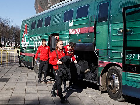 Фото 3 работы «Оклейка автобуса для ФК «Локомотив»»