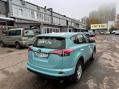 Дизайн и полная оклейка двух Toyota RAV4 для «1-ДСК» — фото 3, изготовитель Брендрайв