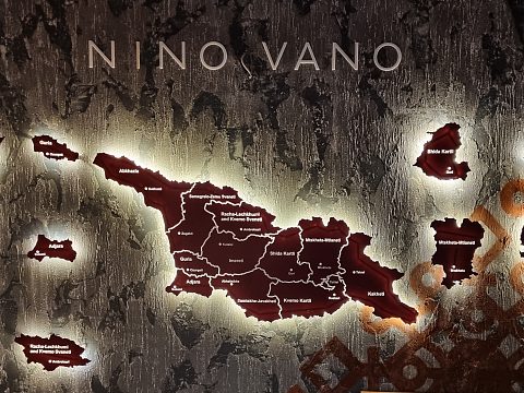 Фото 8 работы «Комплексное рекламное оформление ресторана NINO&VANO»