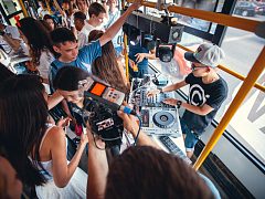 Музыкальный автобус Hitster.FM — фото 2, изготовитель Transit media group