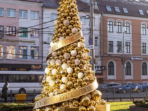 Фото 4 работы «Новогоднее золото Ferrero Rocher»