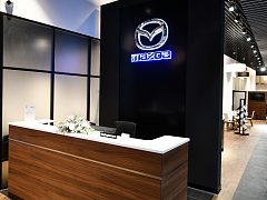 Мазда. Оформление автосалона — фото 3, изготовитель Компания Икстрим