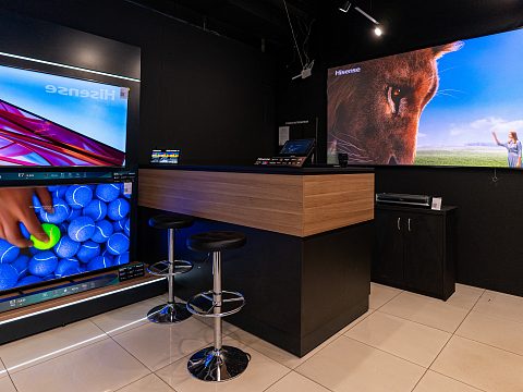 Фото 9 работы «Комплексное оформление магазина Hisense»
