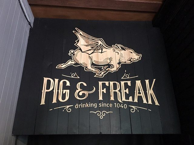Pig&Freak beershop, изготовитель newBOARD.