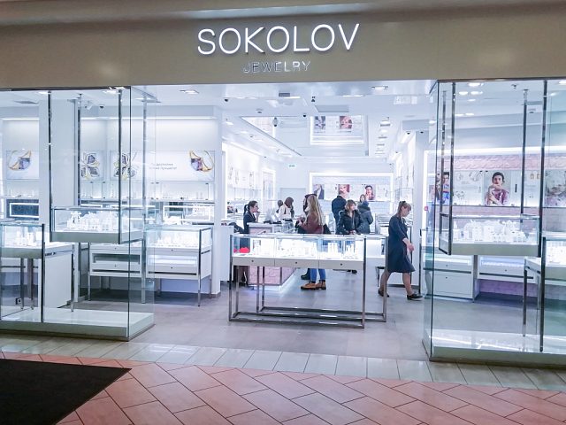 Фирменный магазин SOKOLOV, изготовитель Эприл