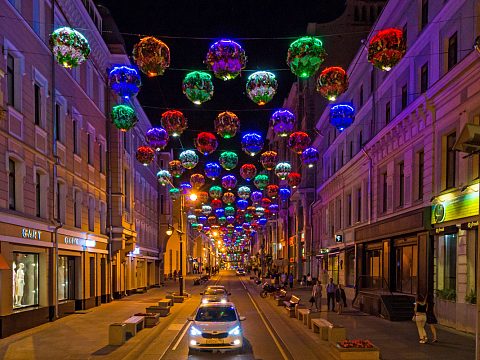 Цветочное небо на улице Большая Дмитровка, Москва — Мастерская Городских Решений