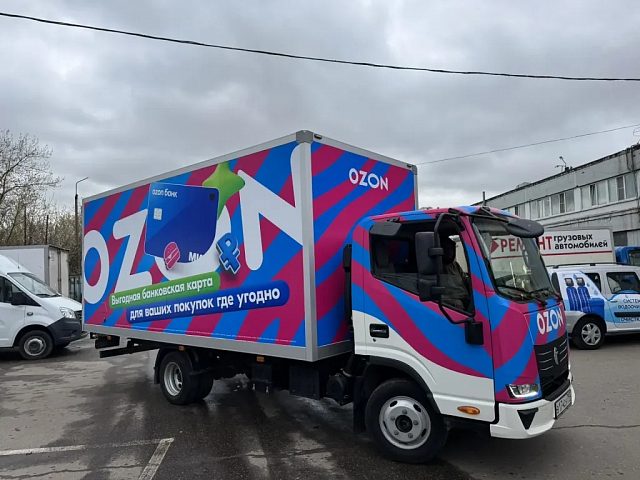 Брендирование 100 КАМАЗ «Компас» для OZON, изготовитель Брендрайв