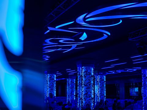 Фото 3 работы «Динамическая подсветка колонн и потолка для Респаблик центр»