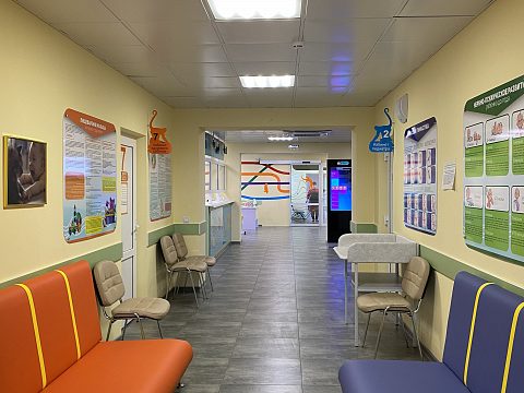 Фото 5 работы «Оформление общественных зон и кабинетов врачей в Партизанской детской поликлинике»