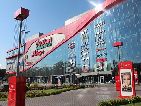 Фото 2 работы «Оформление фасада ТРЦ «Тау Галерея» наружной рекламой»