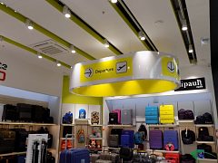 Оформление магазина как терминала аэропорта, изготовитель Вираж