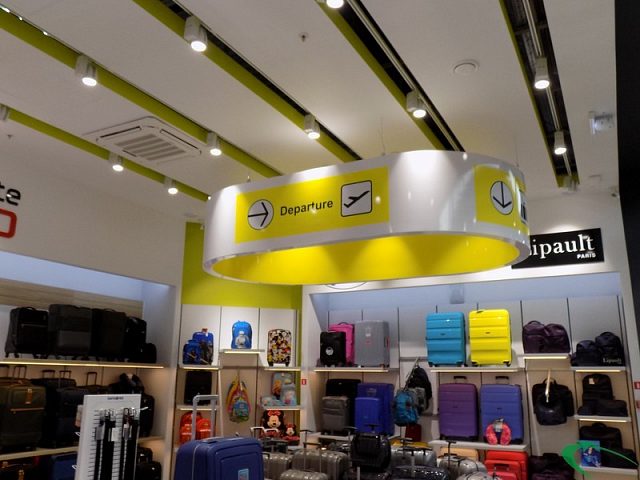 Оформление магазина как терминала аэропорта, изготовитель Вираж