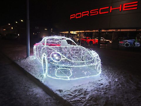 Фото 3 работы «Световая 3D инсталляция "Porsche 911 Carrera GTS"»