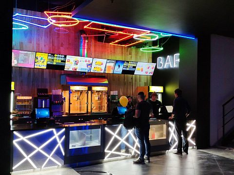 Фото 3 работы «Оформление кинотеатра "Люмен" в ТРЦ "Центрум" г. Симферополь»