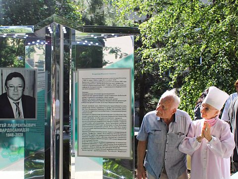 Фото 8 работы «Мемориал к  110-летию Ставропольской краевой клинической больницы.»