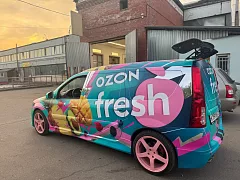 Lada Largus для OZON Fresh: полная оклейка с зеркальным хромом — фото 2, изготовитель Брендрайв