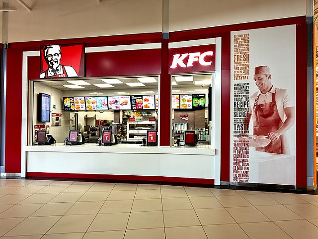 Оформление ресторана KFC в ТЦ «Ашан», изготовитель Компания Икстрим