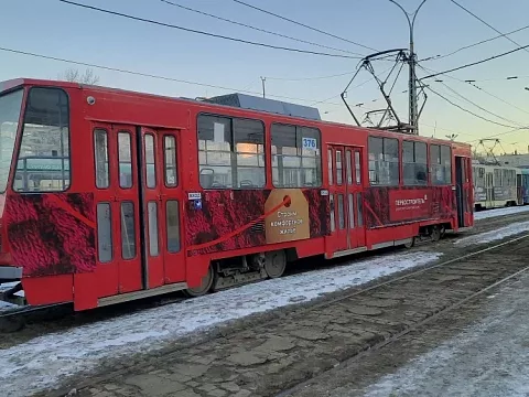 Фото 2 работы «Вязаная история на рельсах»