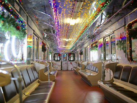 Фото 3 работы «Брендирование новогоднего поезда московского метрополитена»
