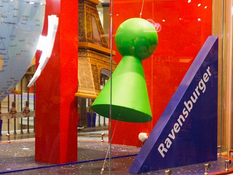 Фото 6 работы «Объемная витрина Ravensburger для «Детского мира» на Лубянке»