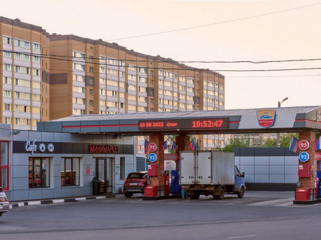 Комплексное оформление АЗК "Кристалл", изготовитель Рекламная группа Ключ