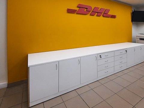Фото 4 работы «Обновление интерьера офиса DHL в Санкт-Петербурге согласно новой концепции дизайна»