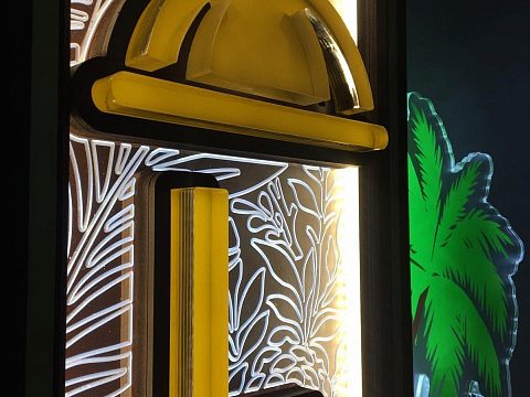 Фото 2 работы «Световое панно для ресторана "ЛАМАР"»