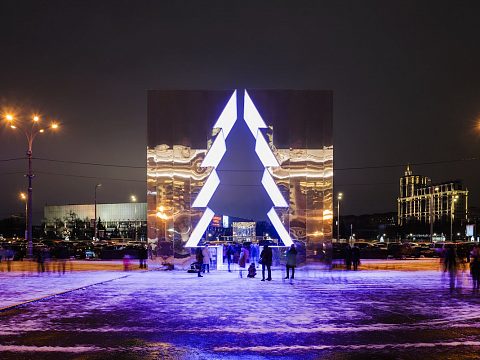 Фото 2 работы «Елка Парка Горького /Зеркальная елка-куб»