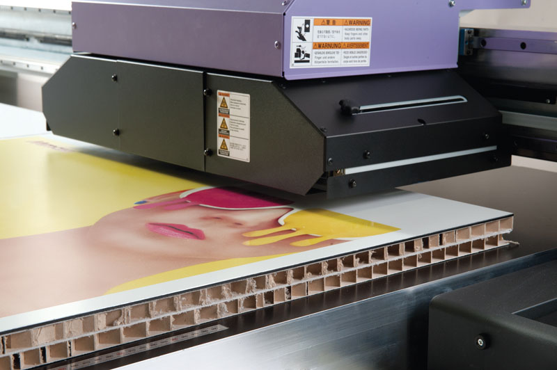 Планшетный УФ-плоттер Mimaki JFX200-2513: аргументы в пользу приобретения
