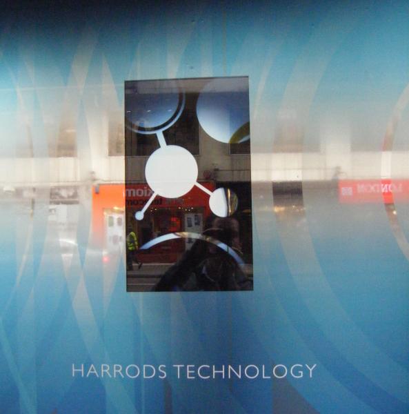 «Harrods» переходит на использование динамических LCD-витрин