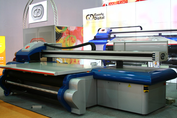 Оборудование и материалы для рекламы на выставке Shanghai International Ad & Sign Technology & Equipment Exhibition